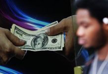 Colombianos y venezolanos en Chile son los que más dinero envían a su país de origen