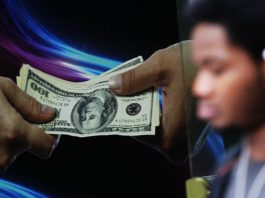 Colombianos y venezolanos en Chile son los que más dinero envían a su país de origen