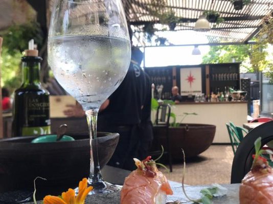 Jardín Secreto, un muy buen lugar en Vitacura para comer, conversar y pasar los calores del verano