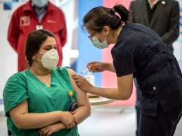 Balance Minsal por vacunas: Más de 8.600 funcionarios de la salud inoculados en 4 regiones