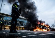 Más de 180 detenidos deja tercera noche de disturbios en Holanda: protestan contra el confinamiento