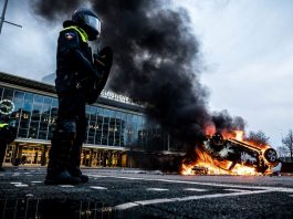 Más de 180 detenidos deja tercera noche de disturbios en Holanda: protestan contra el confinamiento