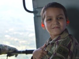 Esta es la historia de Samuel, un pequeño con cáncer que pudo hacer real su sueño de volar en un helicóptero del Ejército