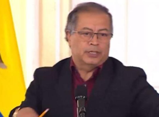 Presidente Petro no descarta un decreto gubernamental para cumplir con el Acuerdo de Paz