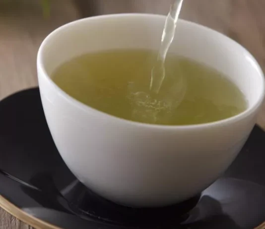 Por qué el té verde puede ser clave en una dieta para perder peso, según la ciencia